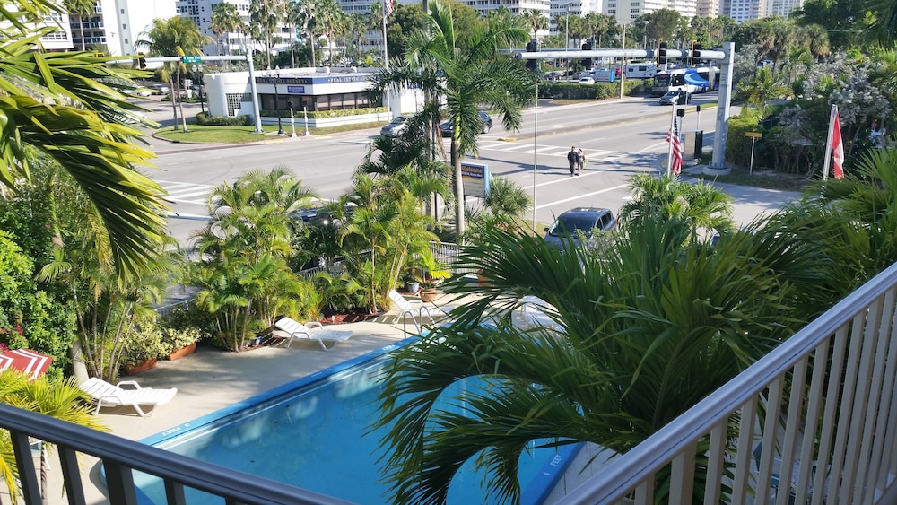 Ocean Mile Hotel 61/65