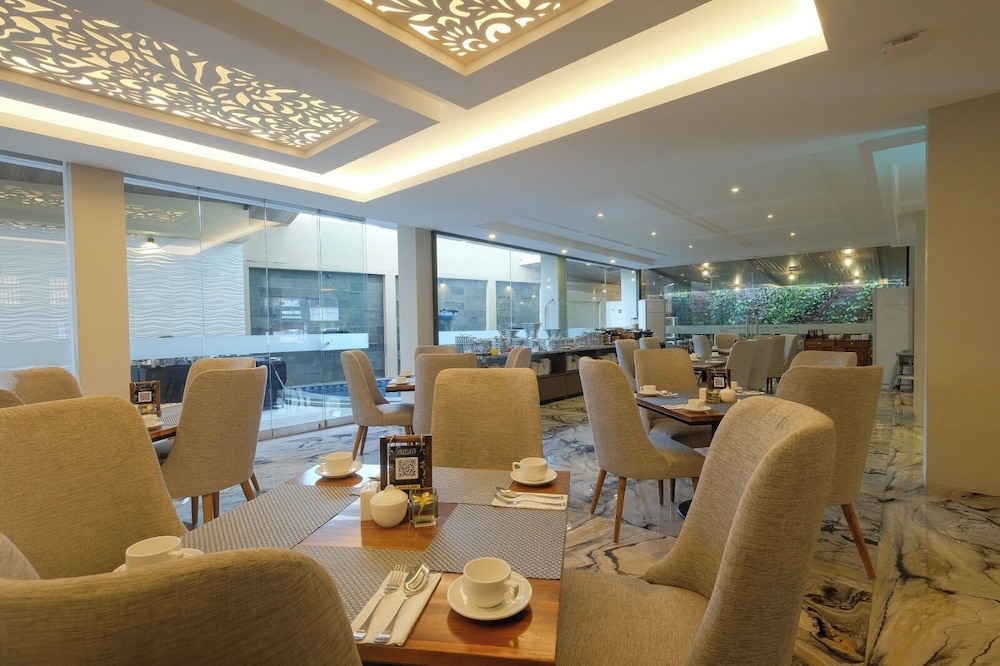Front One Gosyen Hotel Salatiga 44/50