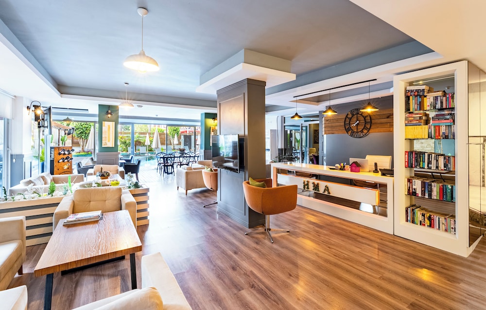 Hma Hotel And Suites 30/50
