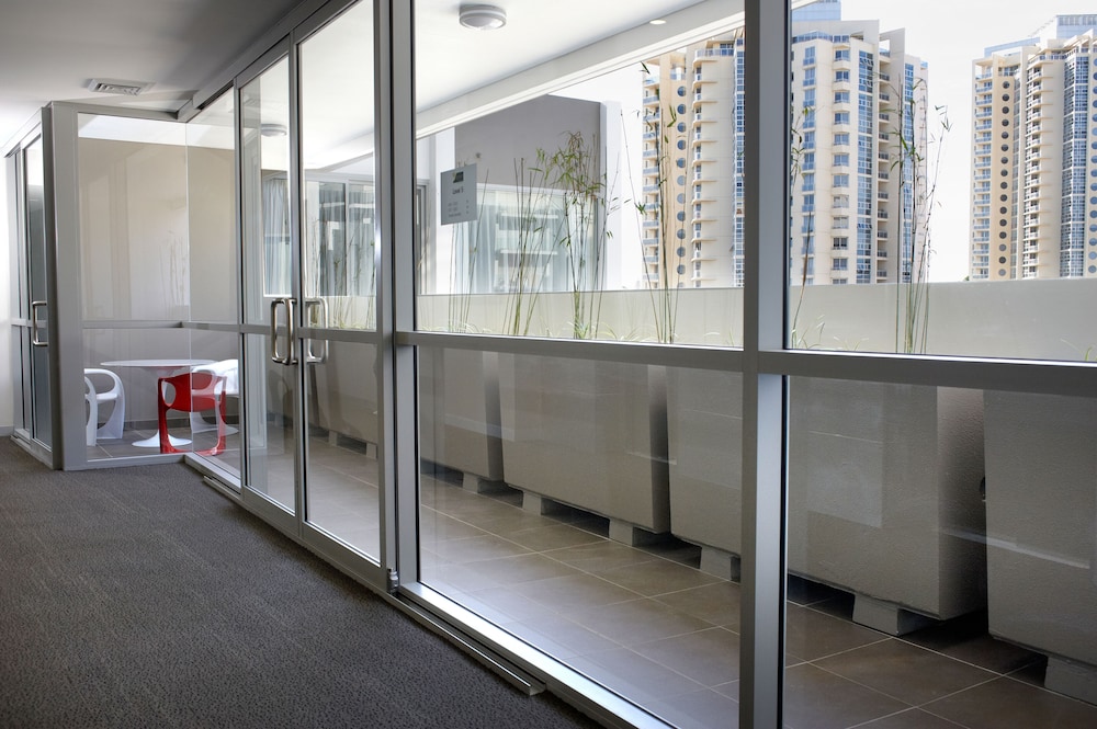 Holiday Inn & Suites Sydney Bondi Junction 38/49