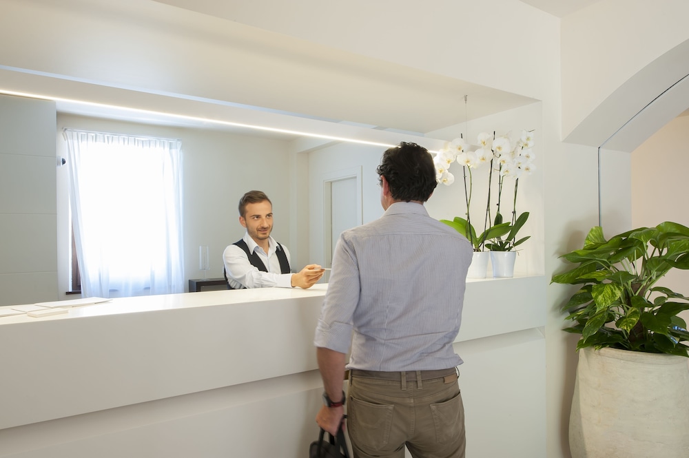 La Reggia Sporting Center Hotel 5/56