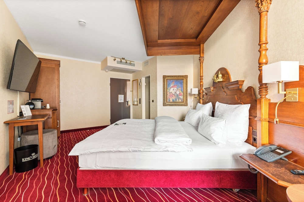 CLUB, DOUBLE BED, COURTYARD AREA