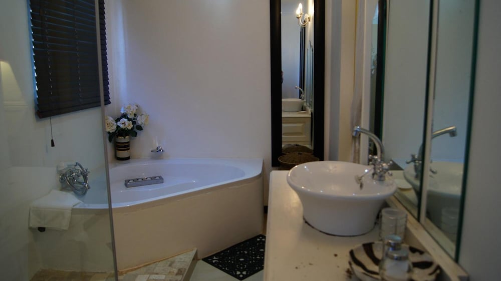 Cunningham Cottage Guest House 43/45