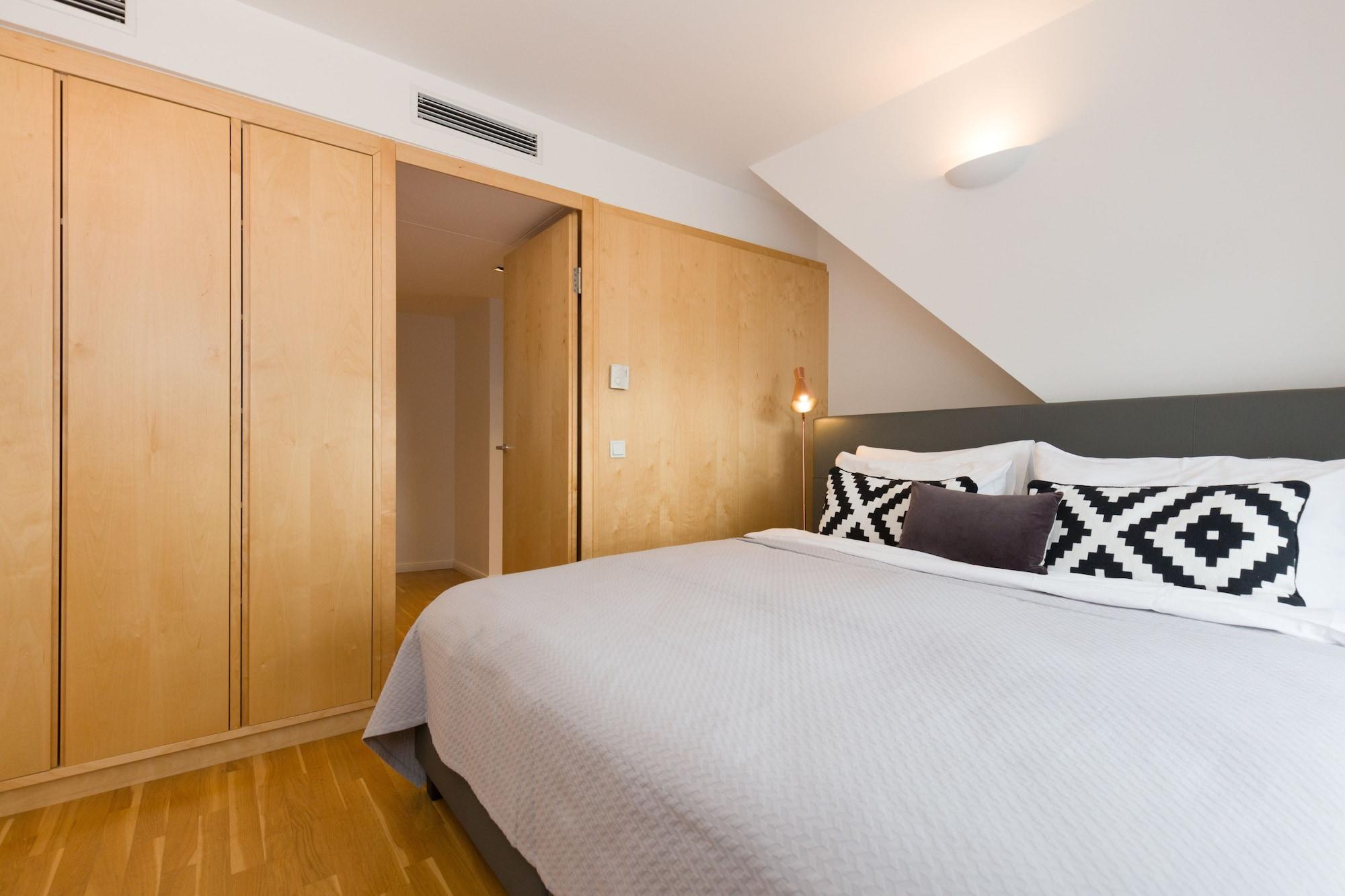 1 Bedroom, Junior, Apartment, City View, Executive Level, Balcony