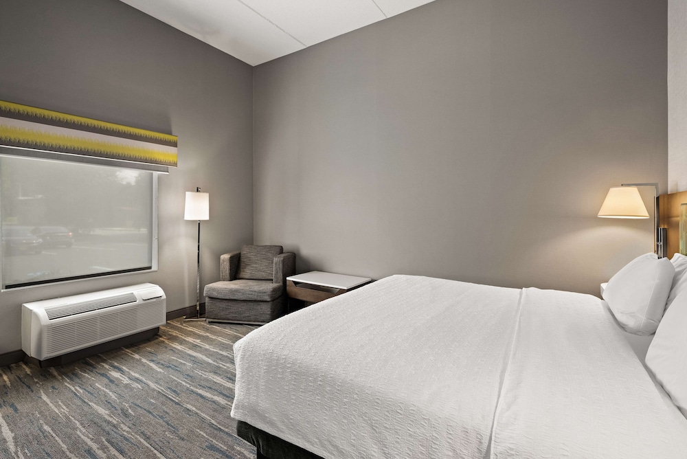غرفة قياسية بسرير كينج، Hampton Inn & Suites Poughkeepsie 6/9