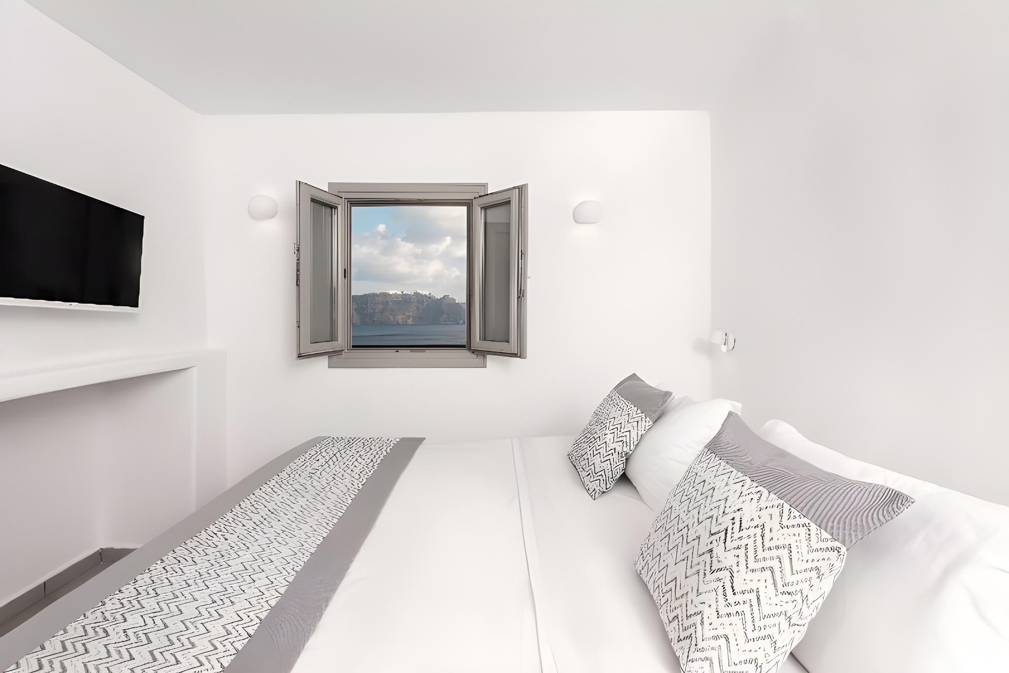 Cave, Petite, Double Bed, Caldera and Sea View
