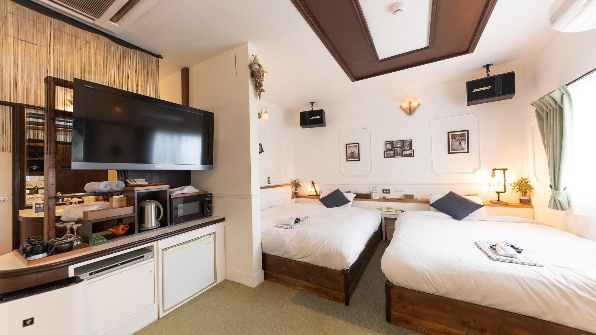 Room, Quadruple, Night View