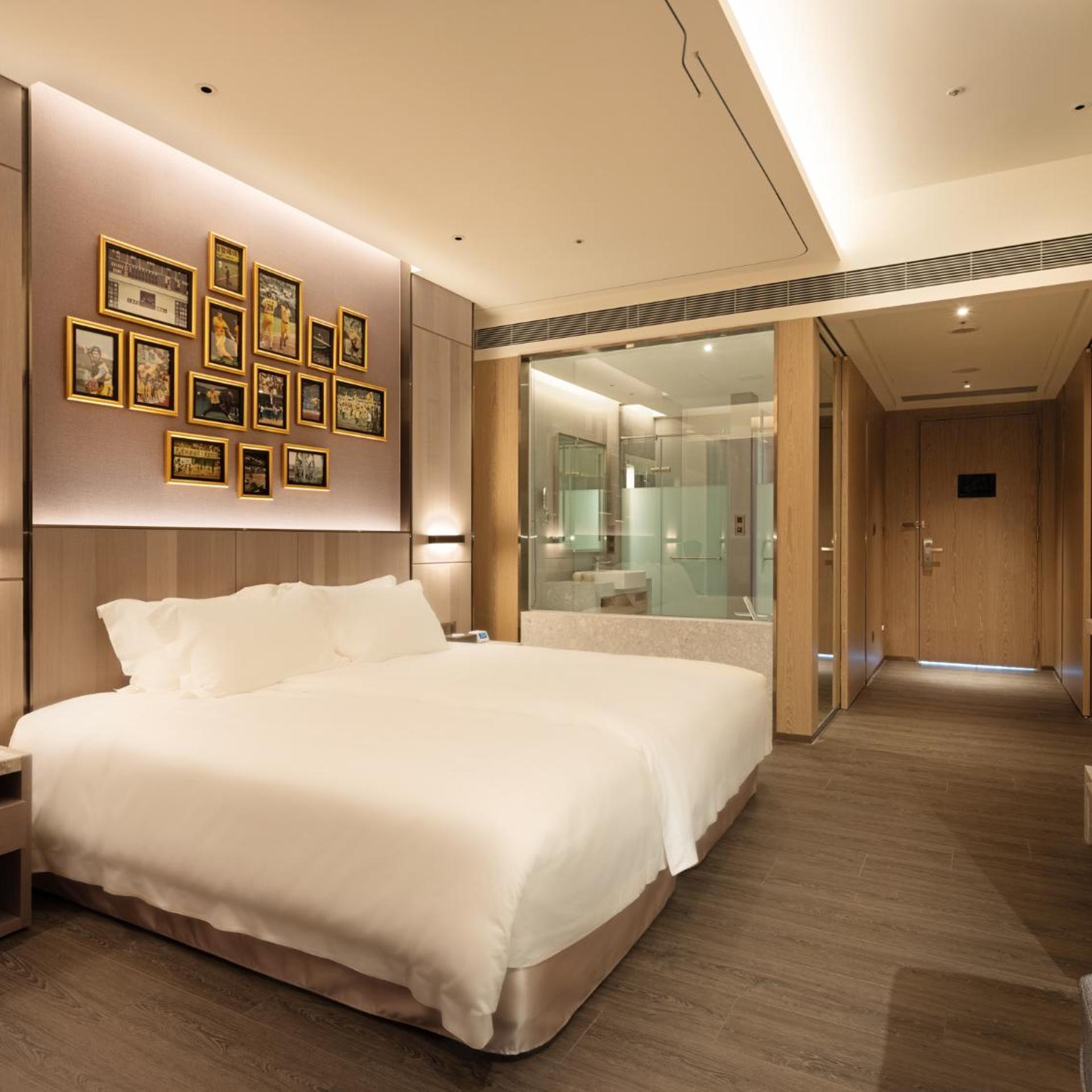 Theme, Double Bed