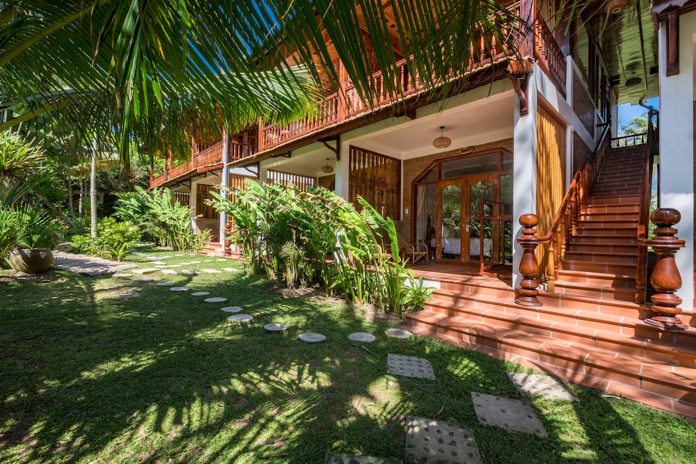 Coco Palm Beach Resort Spa 48/50