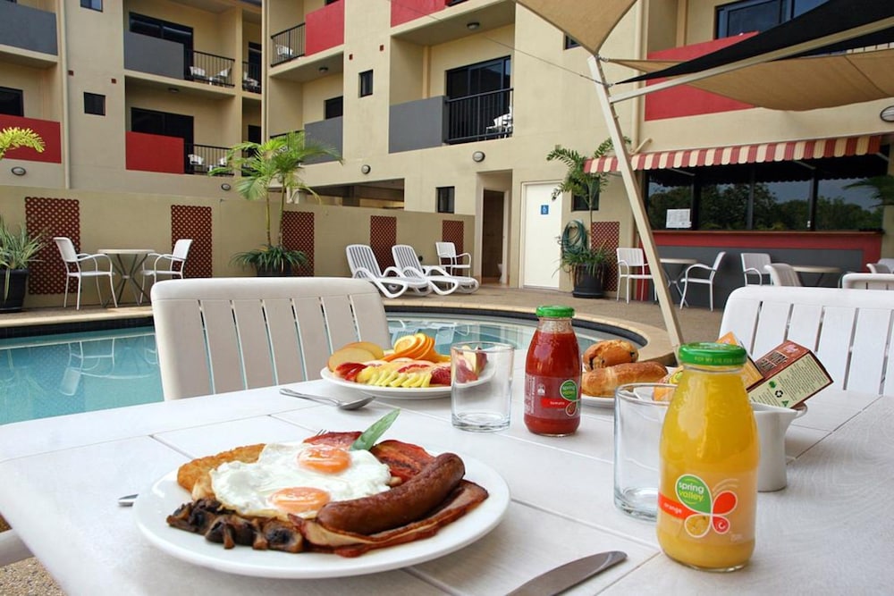 Quality Hotel Darwin Airport 28/38