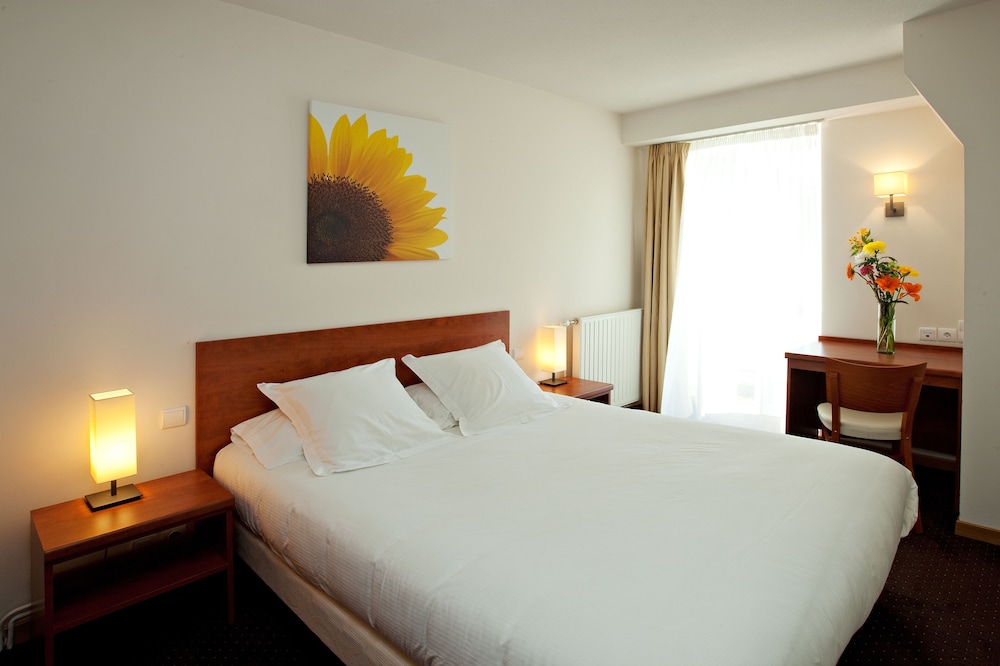 HOTEL LA RIVIERE 20/67