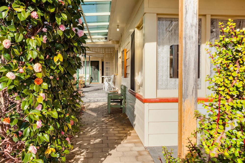 Wintersun Gardens Motel 2/28