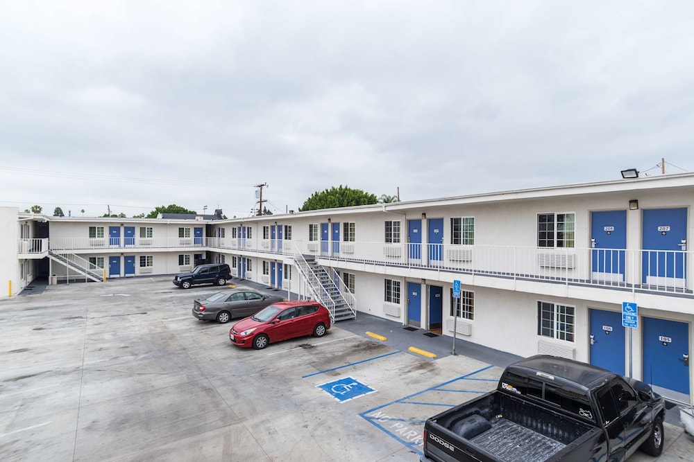 Motel6 Long Beach, CA - International City 35/38