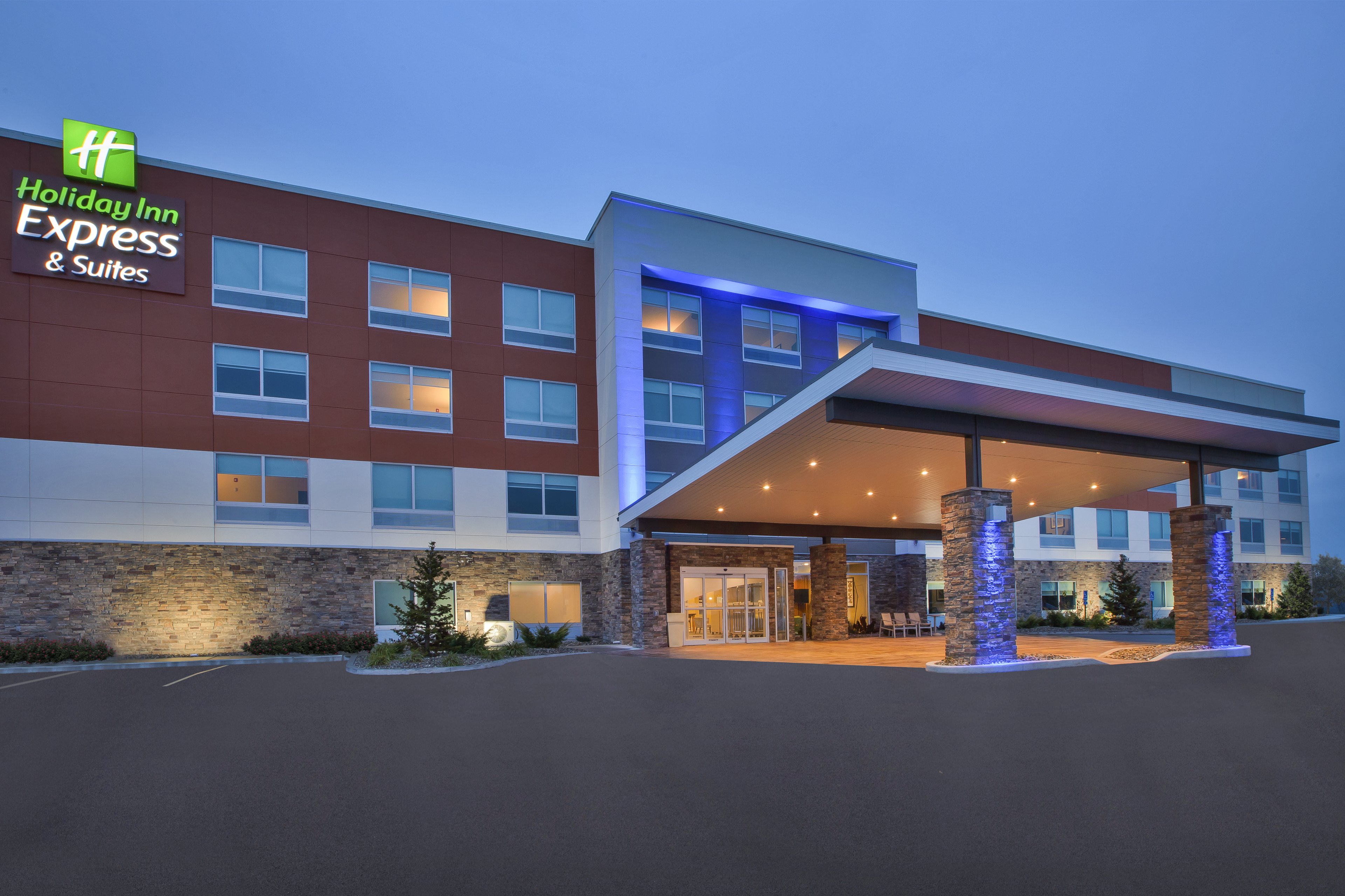Holiday Inn Express Suites Parkersburg East 2/56