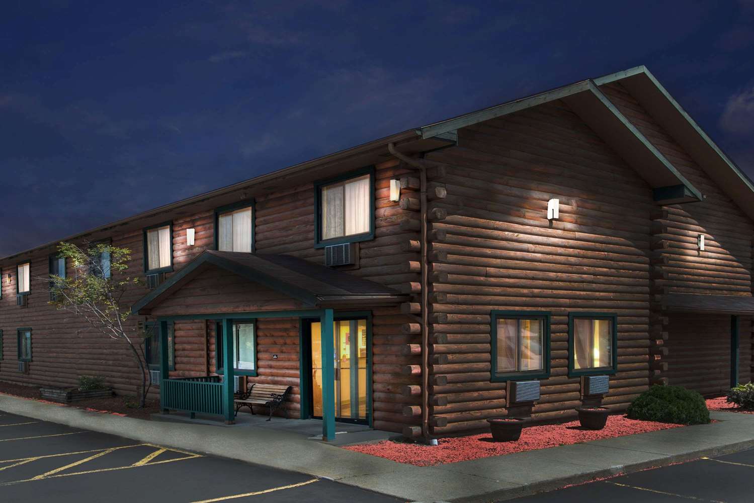 Super 8 By Wyndham Ticonderoga 1/5
