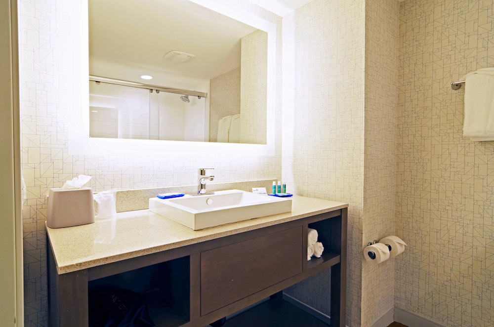 Holiday Inn Express Hotel & Suites Phoenix North Scottsdale 28/58