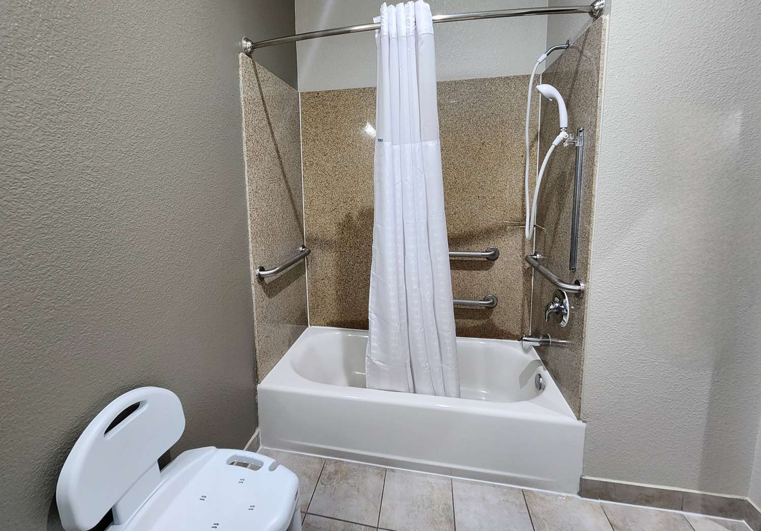 Days Inn By Wyndham Kemah 56/56
