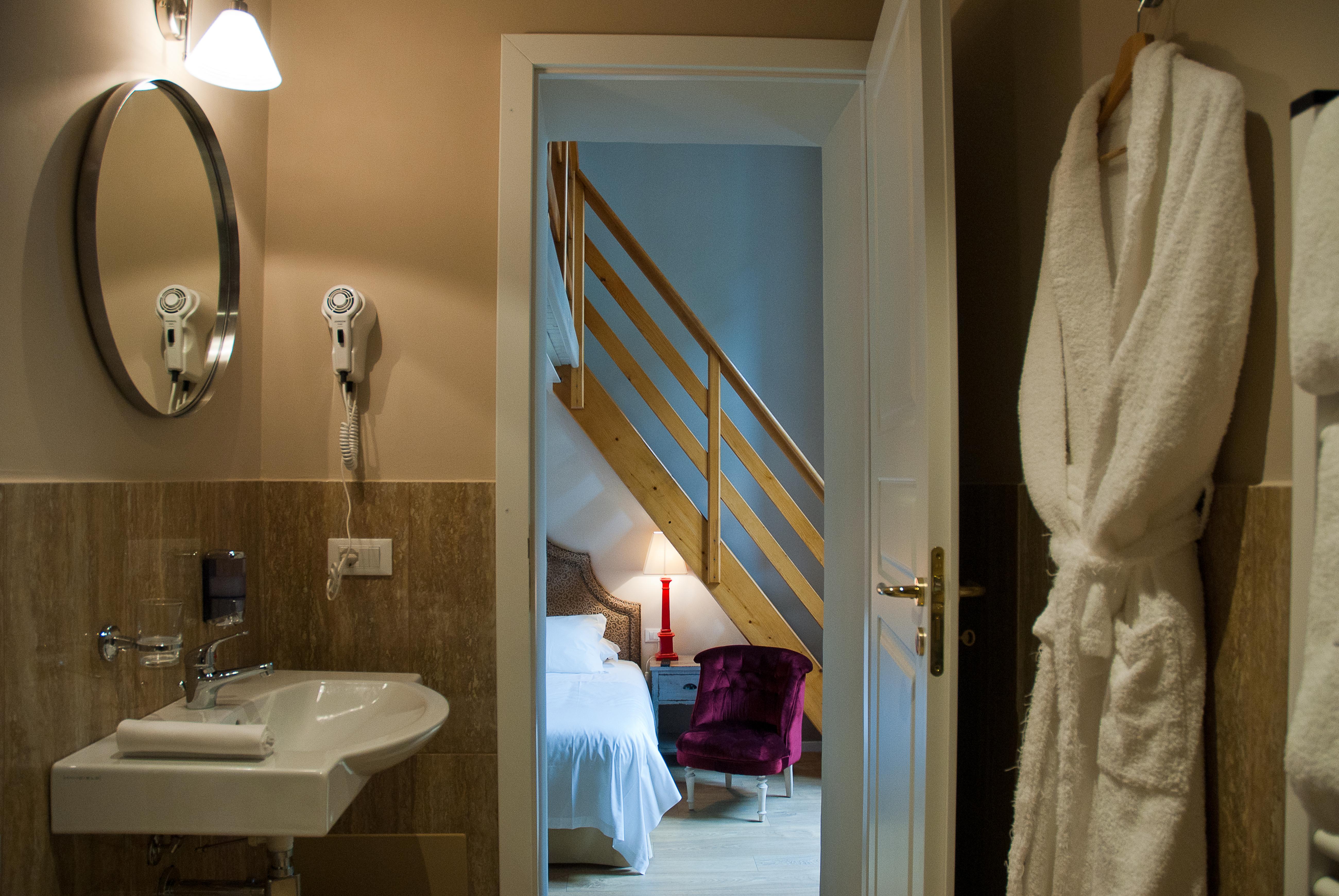 BLACK 5 FLORENCE SUITE 44/51