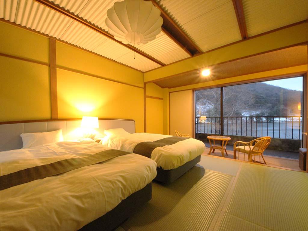Japanese, Twin Beds, Shared Bathroom