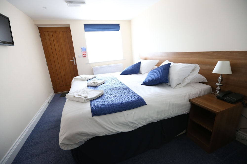 The Corner House Hotel Guest House 23/45