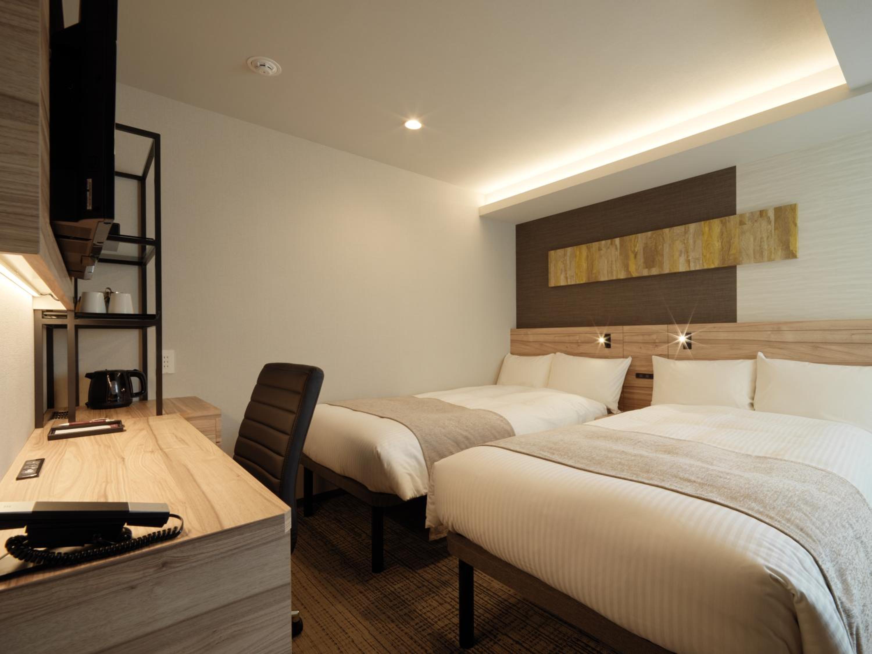 TOWER, TWIN BEDS