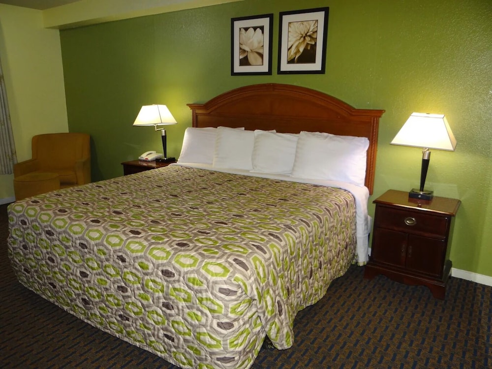 Regency Inn & Suites Houston East I 10 26/52