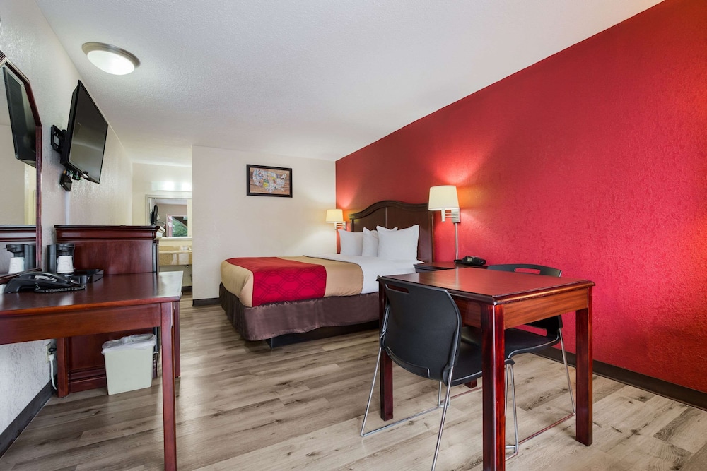 Econo Lodge Williamsburg Historic Area 28/37