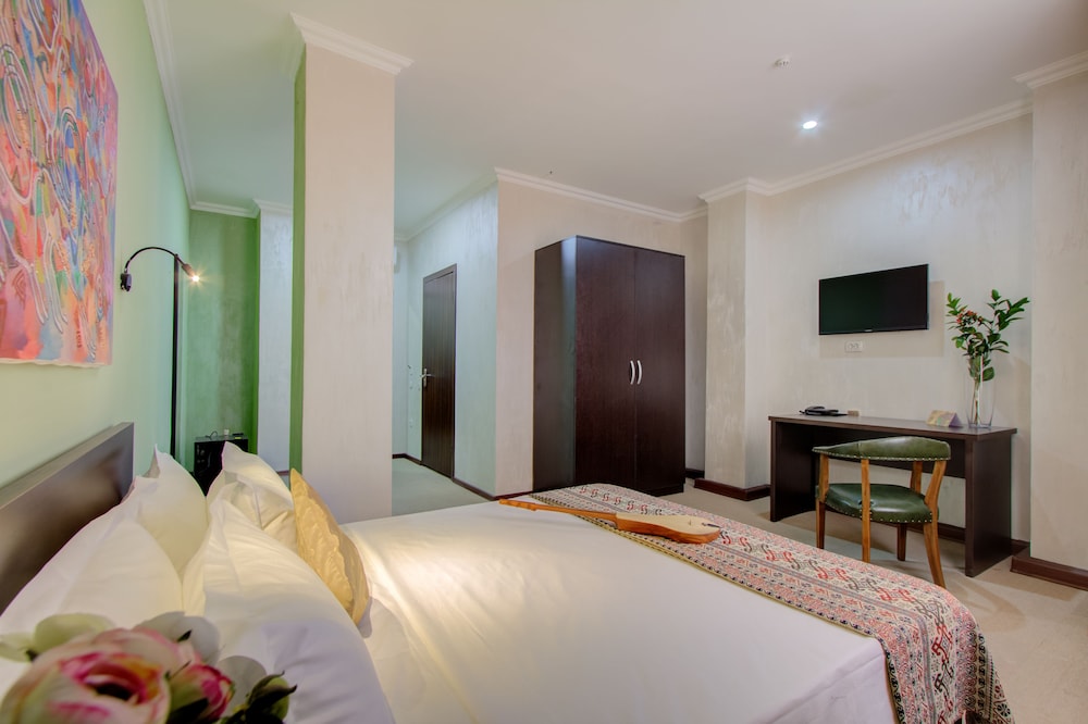Olive Hotel Bishkek 11/32