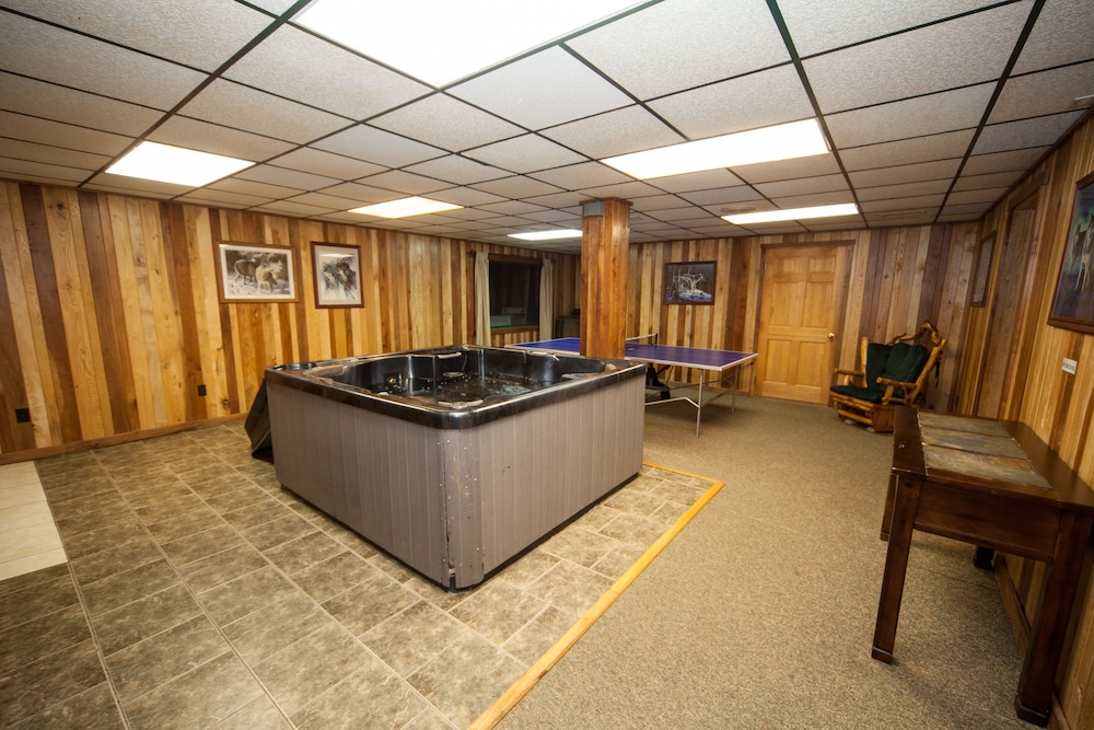 Log Cabin Lodge Suites 7/68