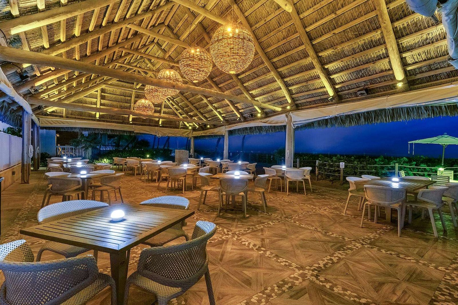 Beachcomber Oceanfront Resort Villas 48/71