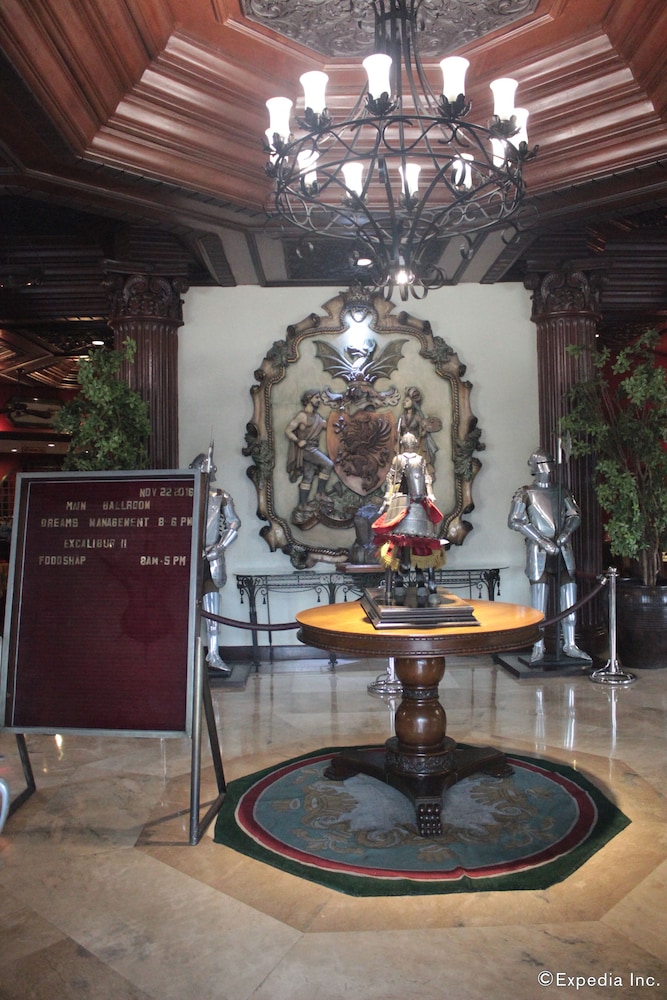 Camelot Hotel Quezon City powered by Cocotel 45/75