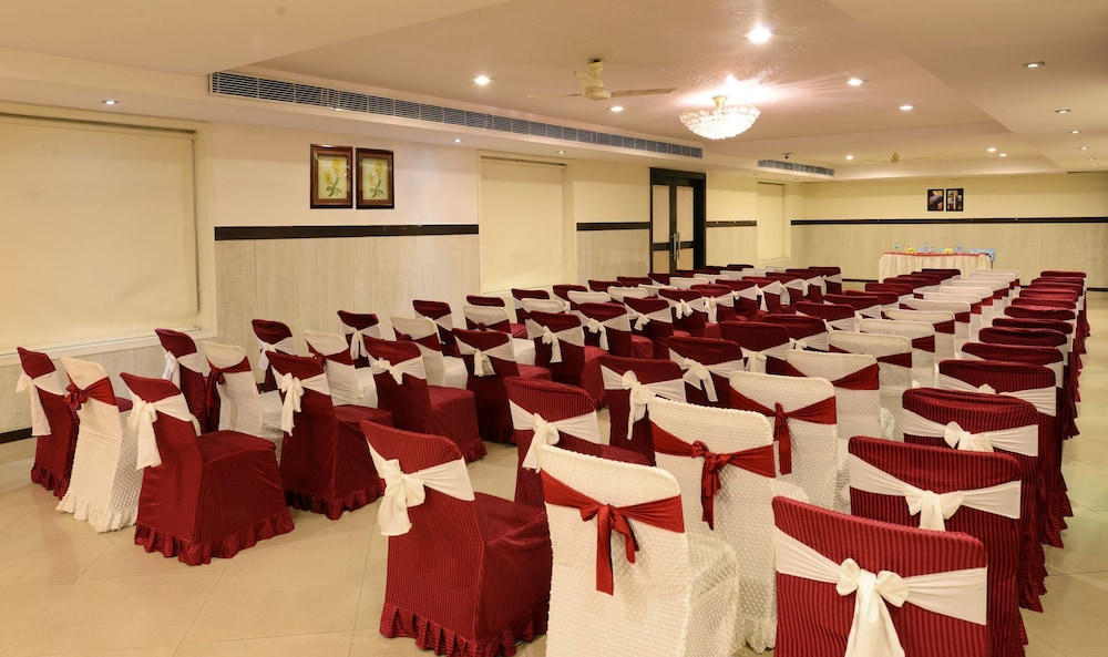 MB Greens Clarks Inn Moradabad 42/50