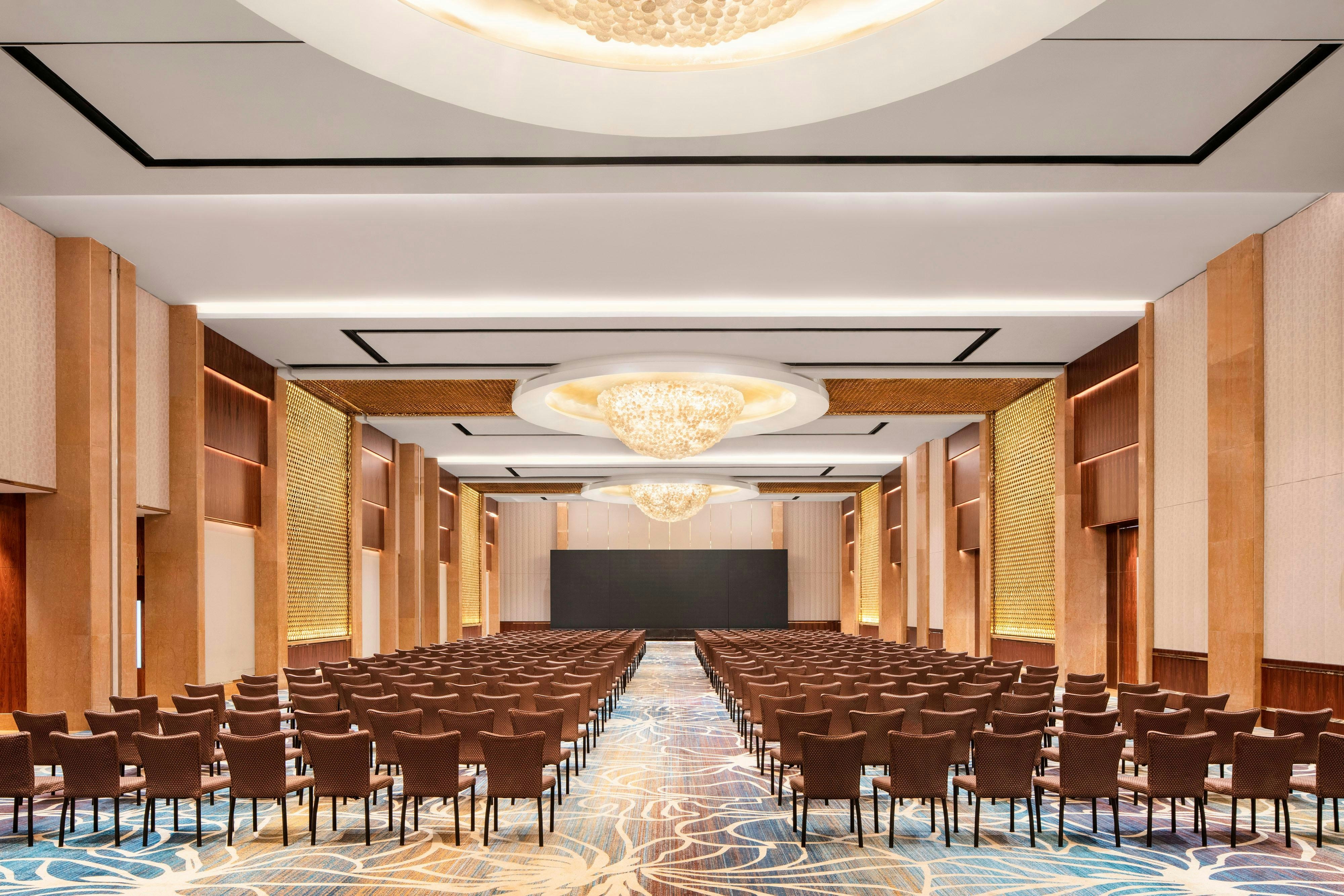 Sheraton Grand Shanghai Pudong Hotel and Residences 18/21