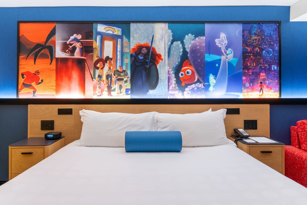 Pixar Place Hotel 48/60