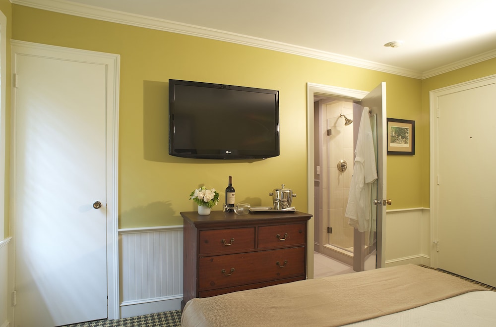 Concord S Colonial Inn 4/30