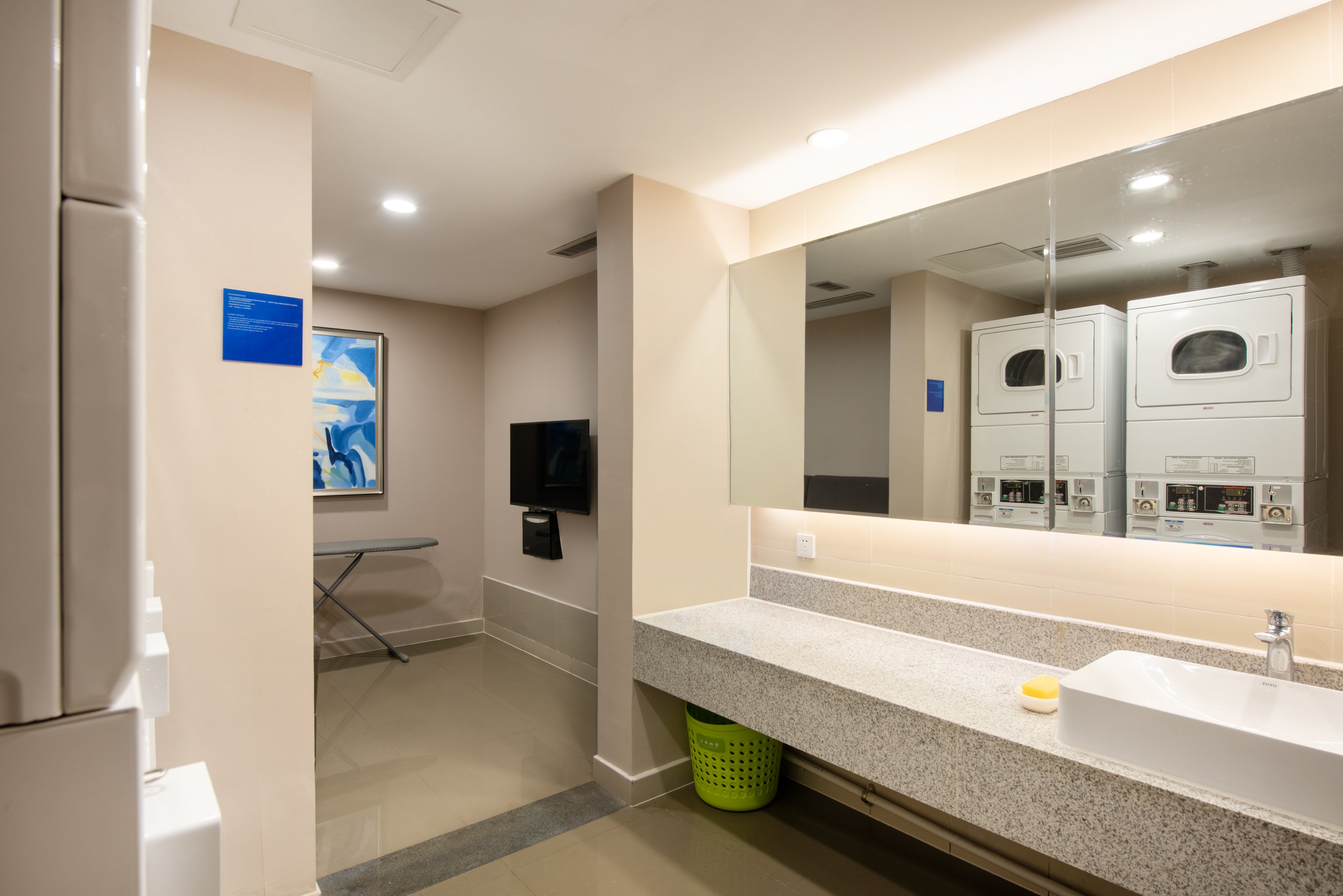 Holiday Inn Express Chongqing University Town 55/55