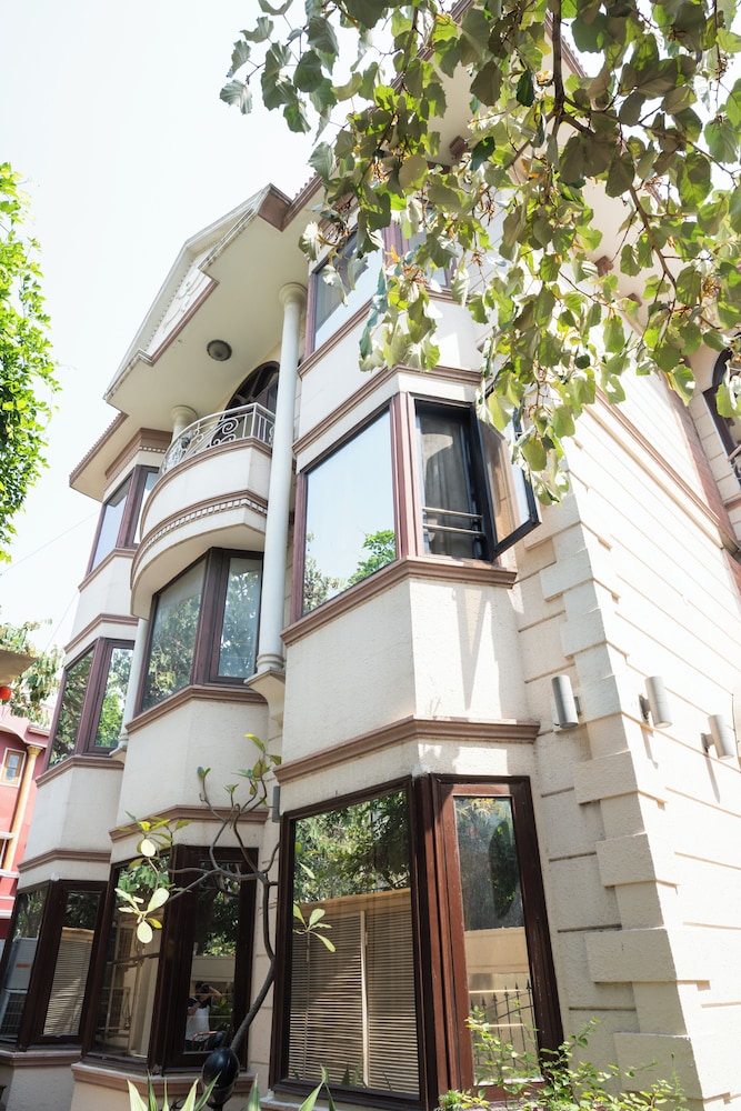 Ahuja Residency Gurgaon 4/50