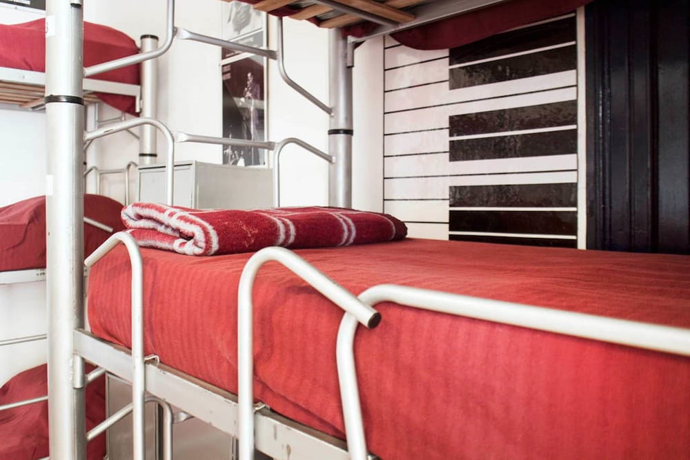 Play Hostel Soho 16/50