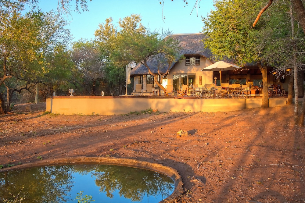 Mvuradona Safari Lodge 40/50
