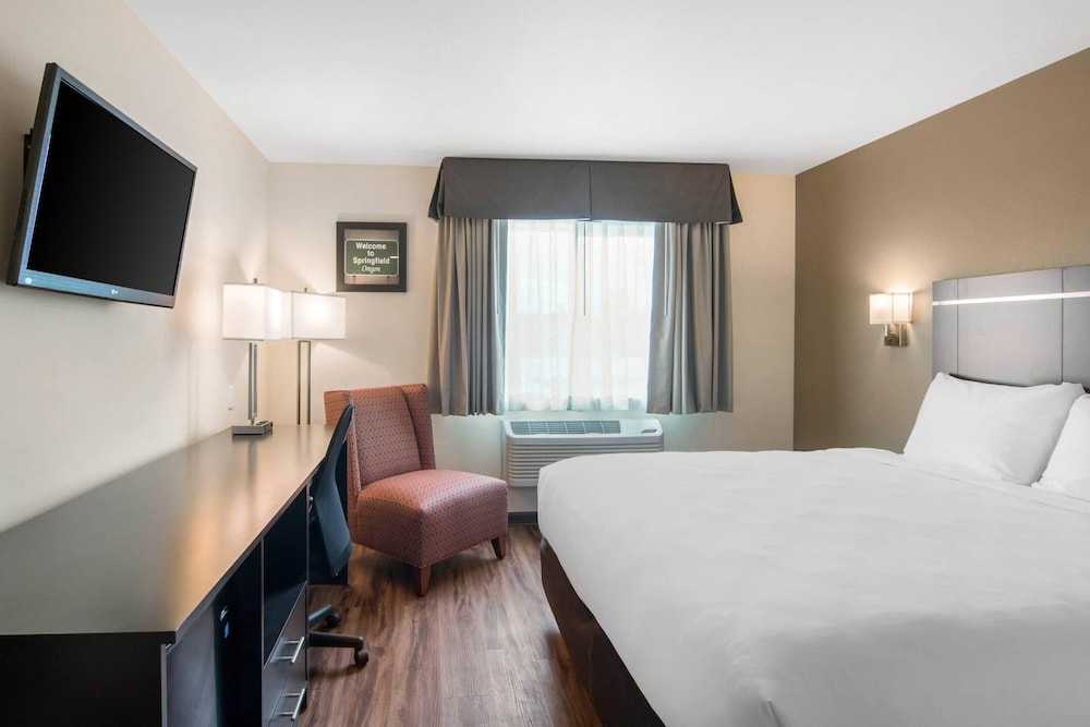Econo Lodge Inn & Suites Springfield Main Street 24/63