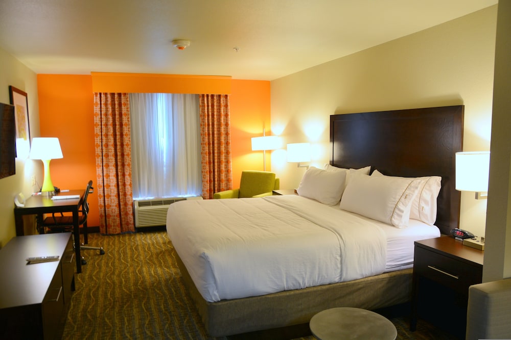 Holiday Inn Express & Suites Houston Nw - Tomball Area 22/70