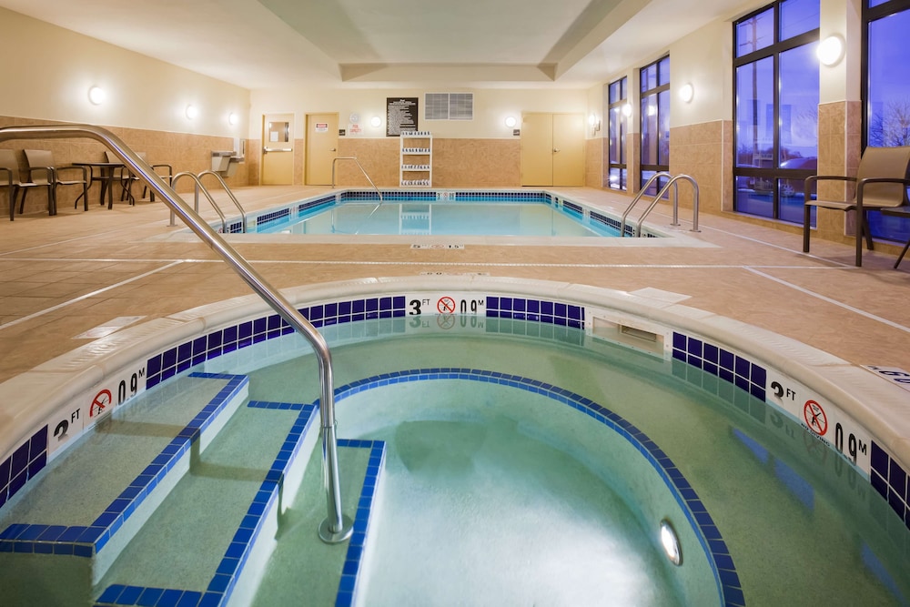 Hampton Inn Fairmont 24/54