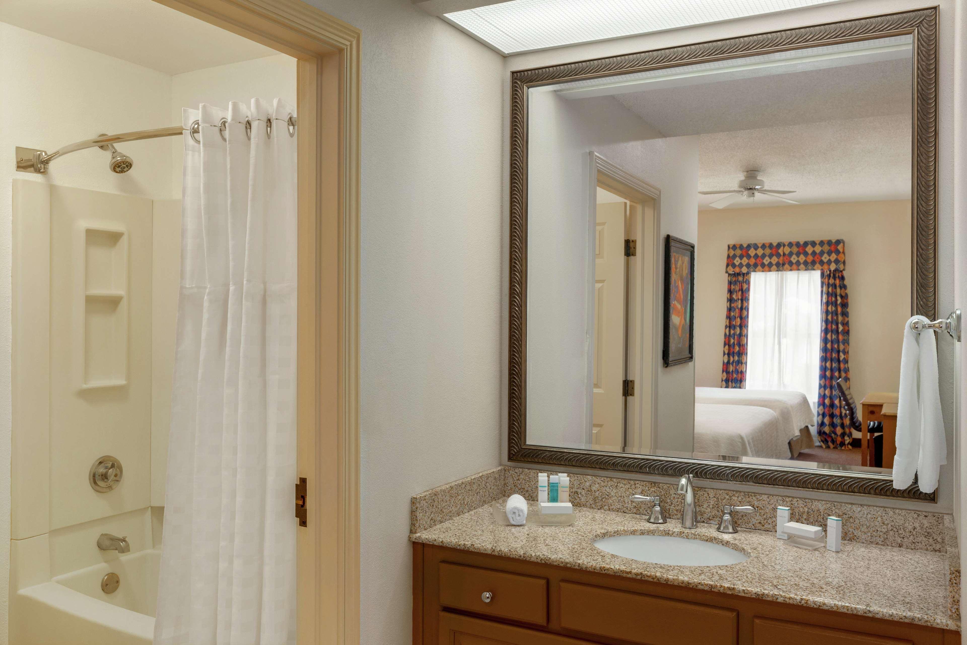 1 Bedroom, Suite, King Bed, Pool Side