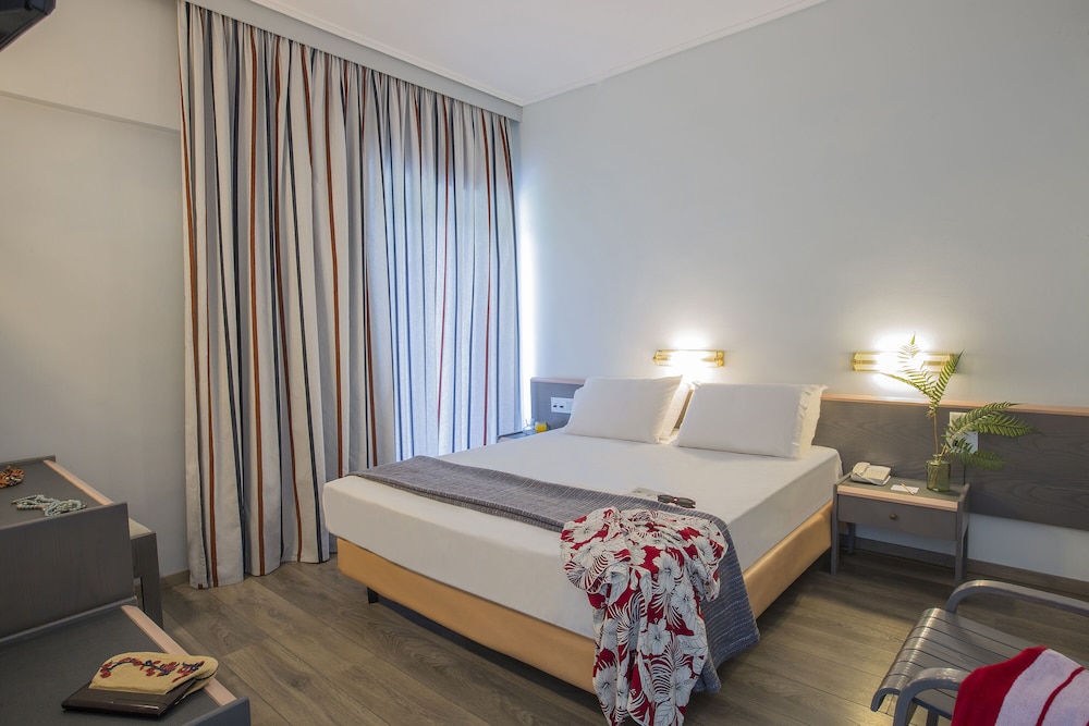 Golden Coast Hotel and Bungalows 20/75