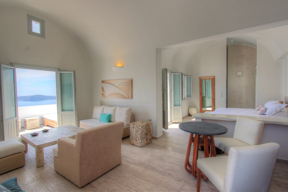 Allure Suites 8/30