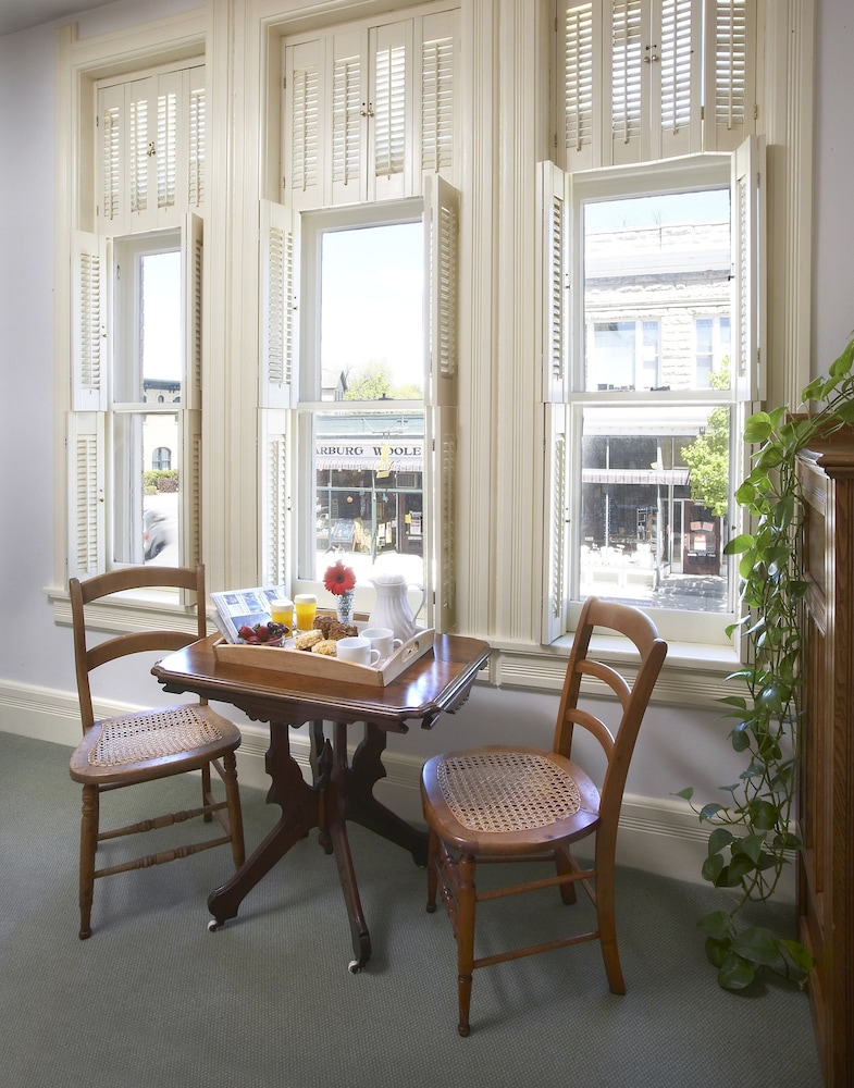 Washington House Inn 48/70