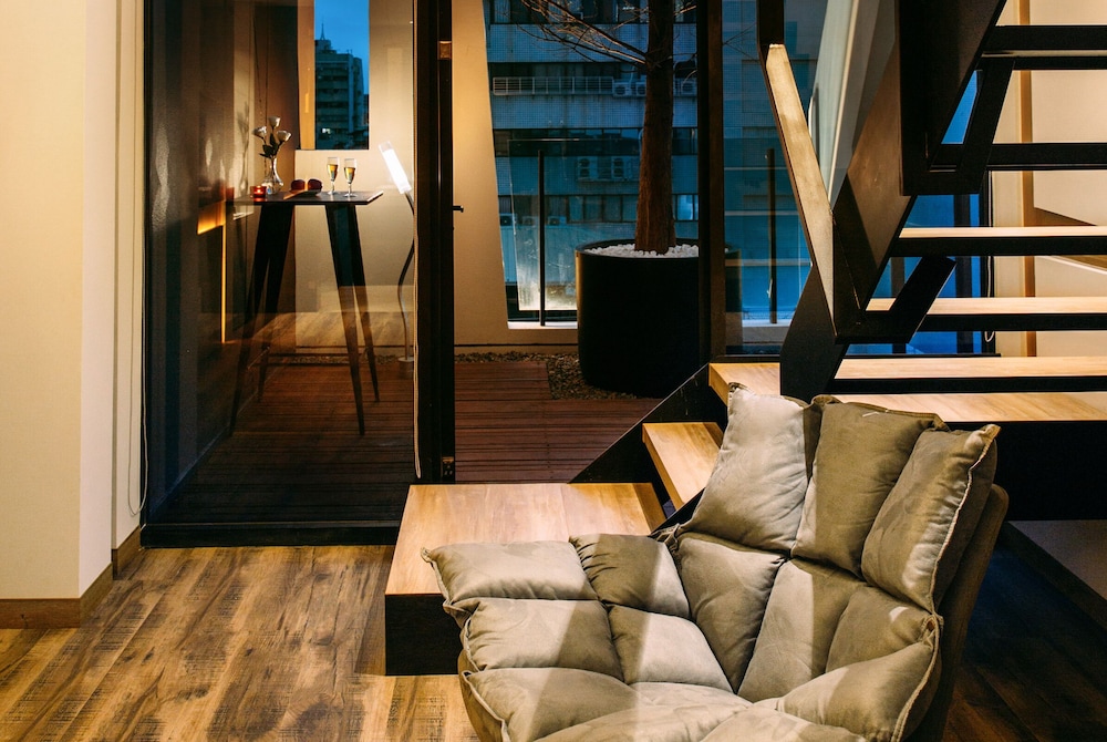 CHECK inn Taichung Zhongshan 36/50