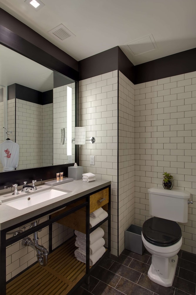 50 Bowery Hotel 59/60