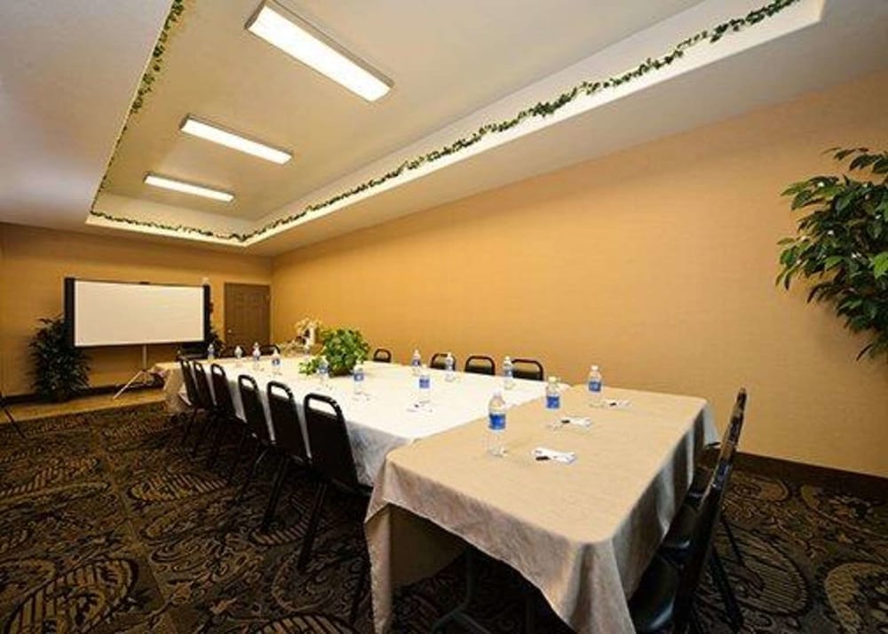 Comfort Suites Bay City 28/34