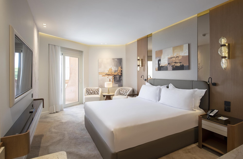 Royal, Elite, King Bed, Lateral Side Nile View، Sonesta St George Hotel 4/9